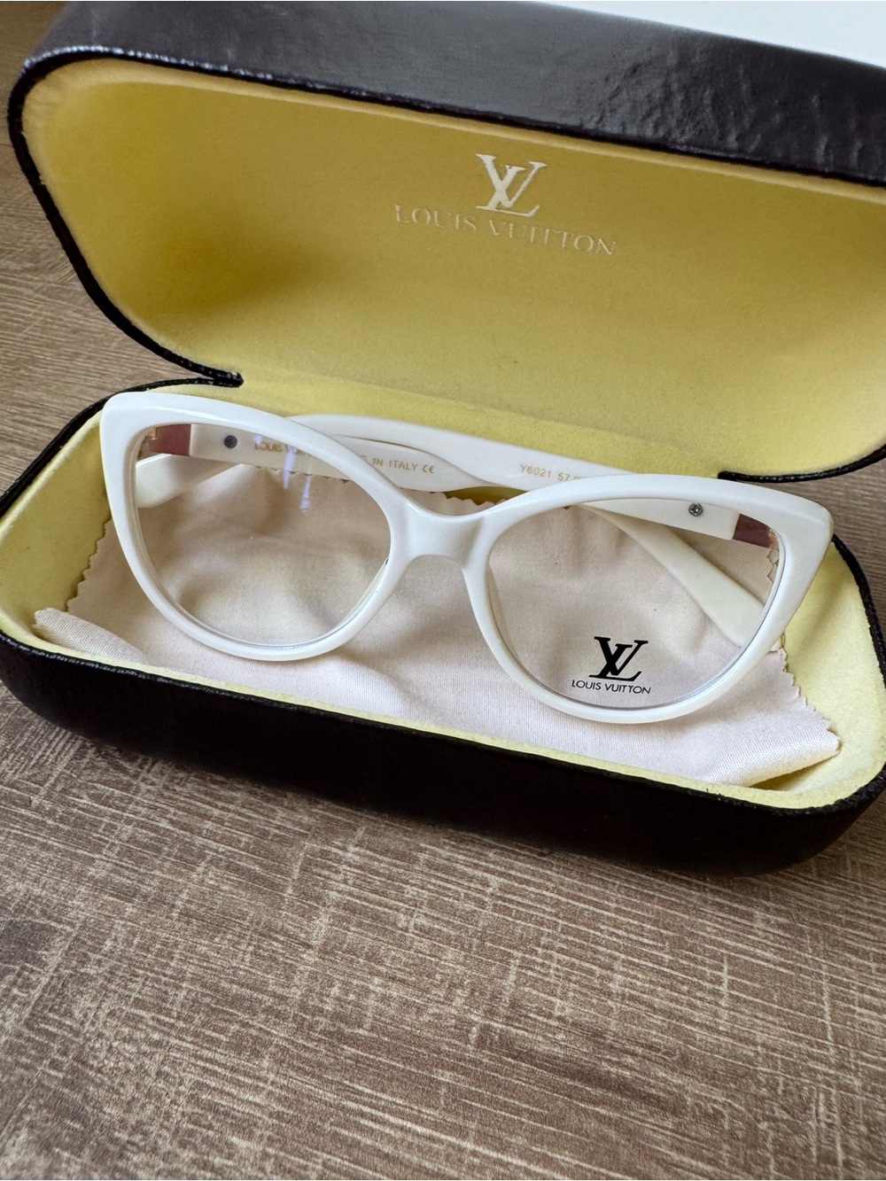 Faux Louis Vuitton White Cat-Eye Acetate Sunglasses
